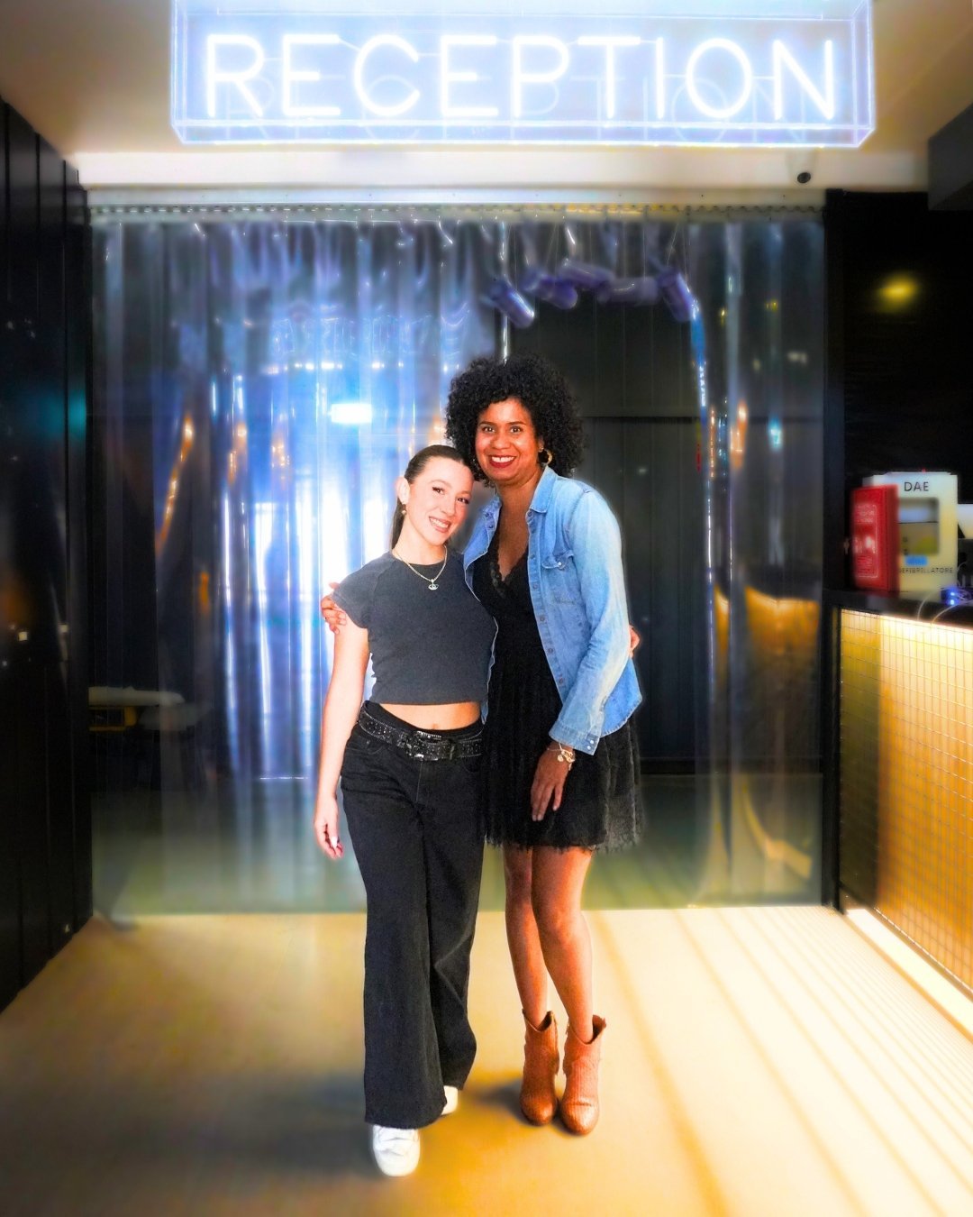 Foto delle rceprionist rozu in reception: clai e valentina